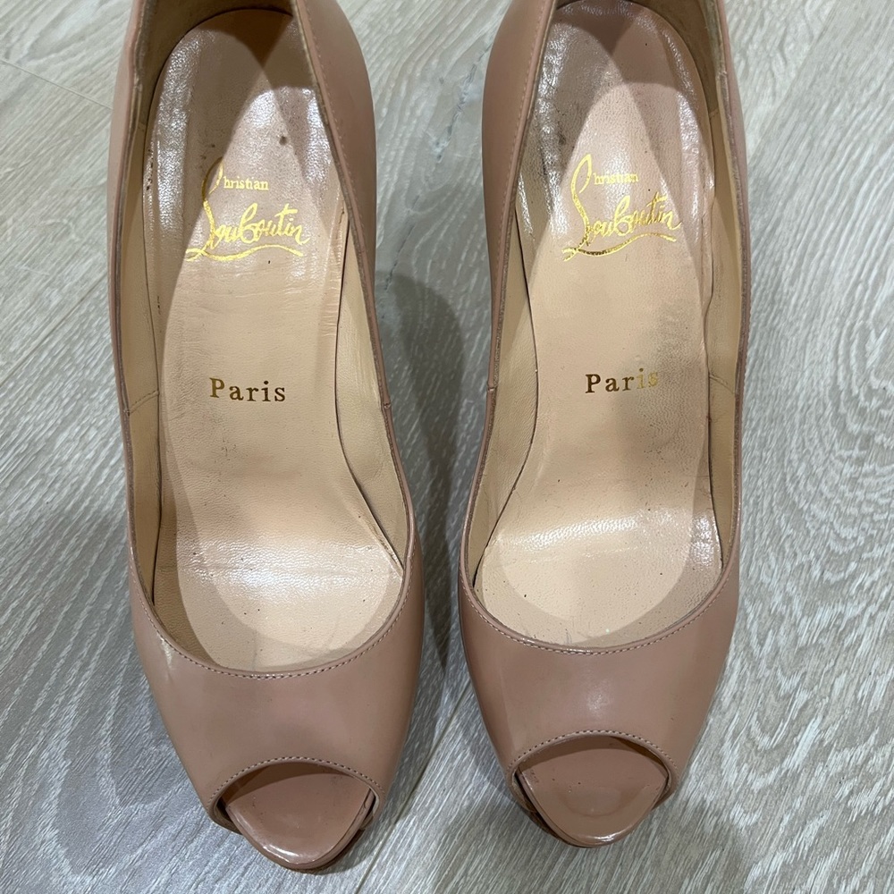 Christian Louboutin black prive. Beige leather.